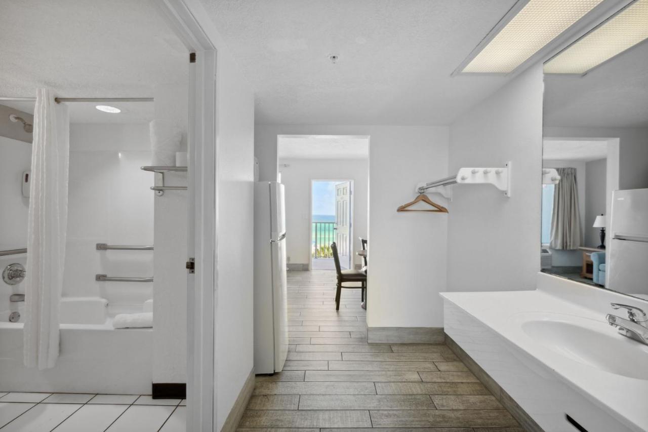 Holiday Terrace Beachfront Hotel, A By The Sea Resort 3*